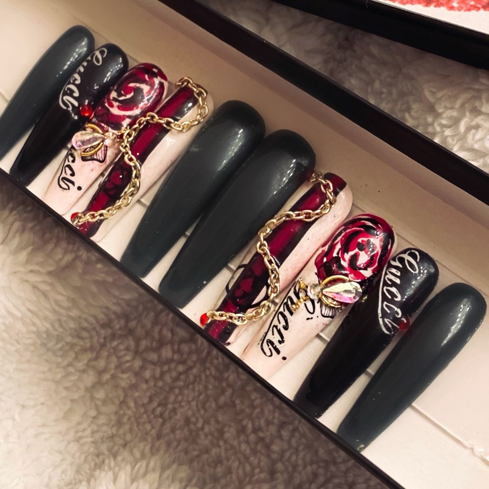 Press on nails